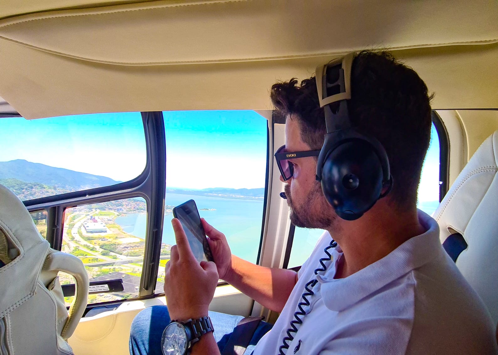 Voo helicóptero Balneário Camboriú a Dubai Brasileira vista de cima.