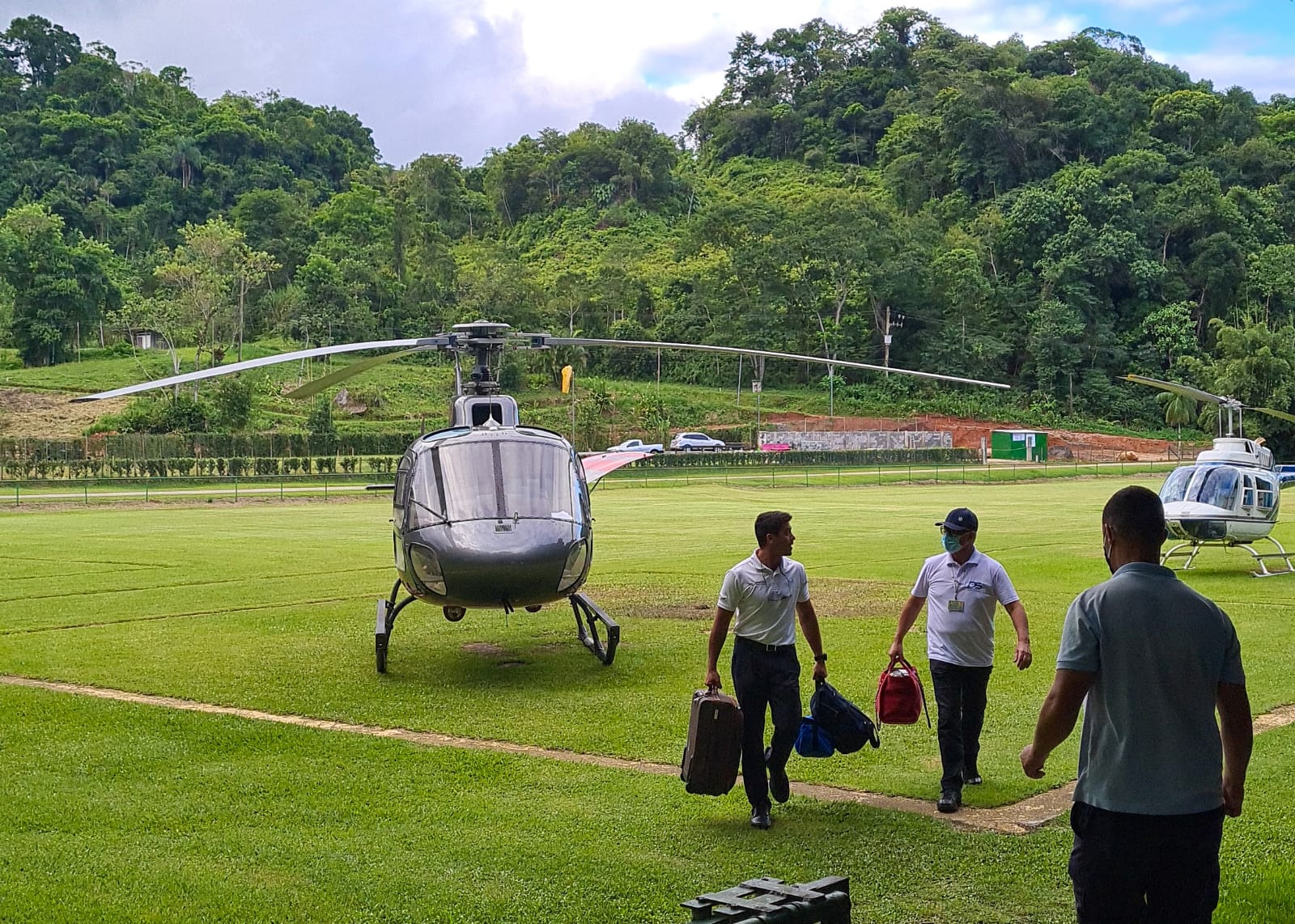 Táxi Aéreo Helicóptero Florianópolis/Balneário Camboriú para todo Brasil Embarque Floripa