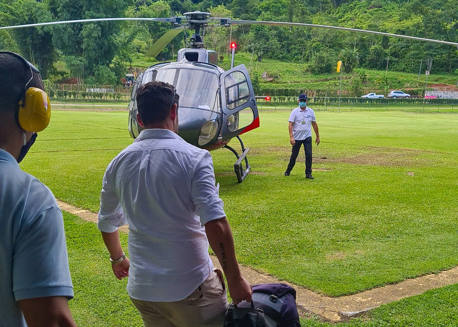 Helicóptero em Joinville Passeios e Fretamento Aéreo